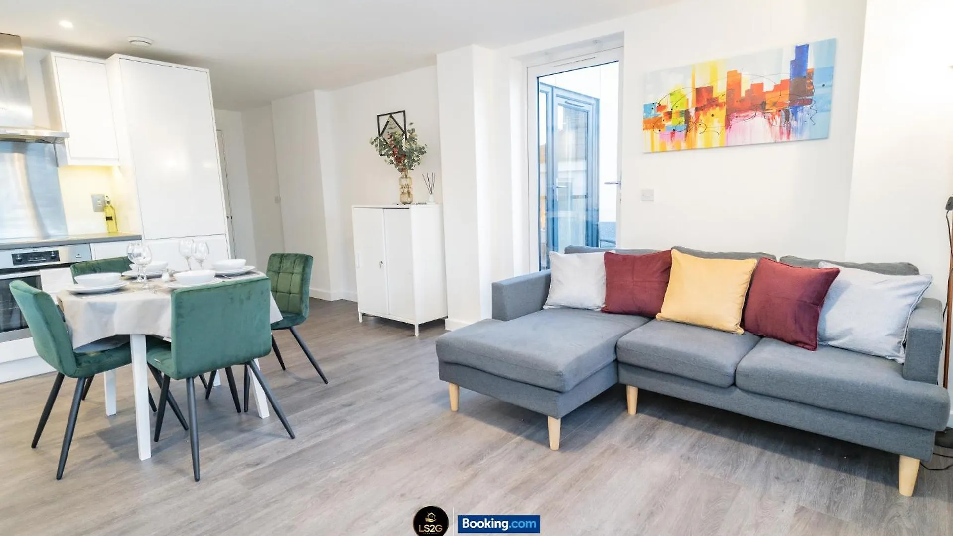 Spacious 2 Bedroom Apt By Ls2G Short Lets & Serviced Accommodation Greater London With Free Wifi 0*,