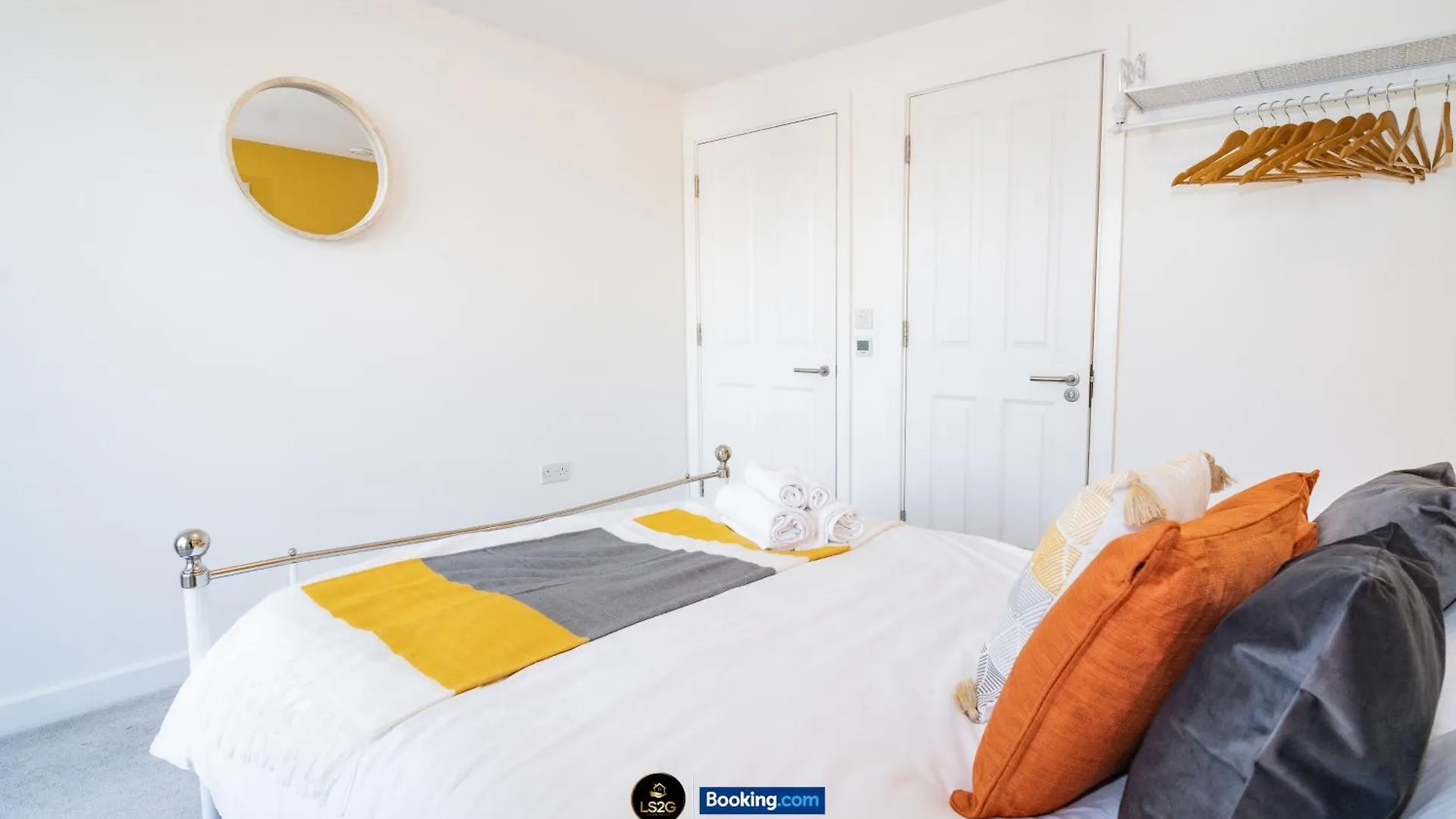 Spacious 2 Bedroom Apt By Ls2G Short Lets & Serviced Accommodation Greater London With Free Wifi