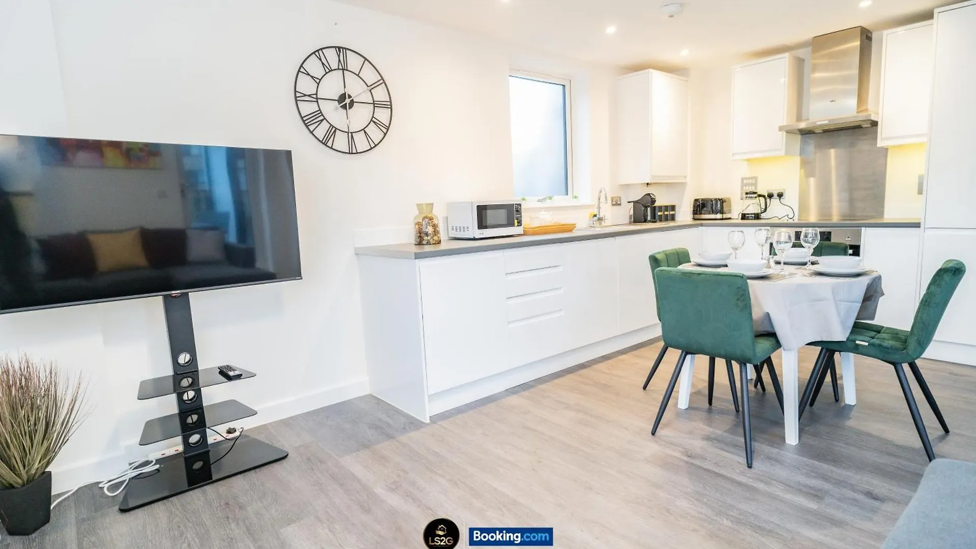 Apartment Spacious 2 Bedroom Apt By Ls2G Short Lets & Serviced Accommodation Greater London With Free Wifi