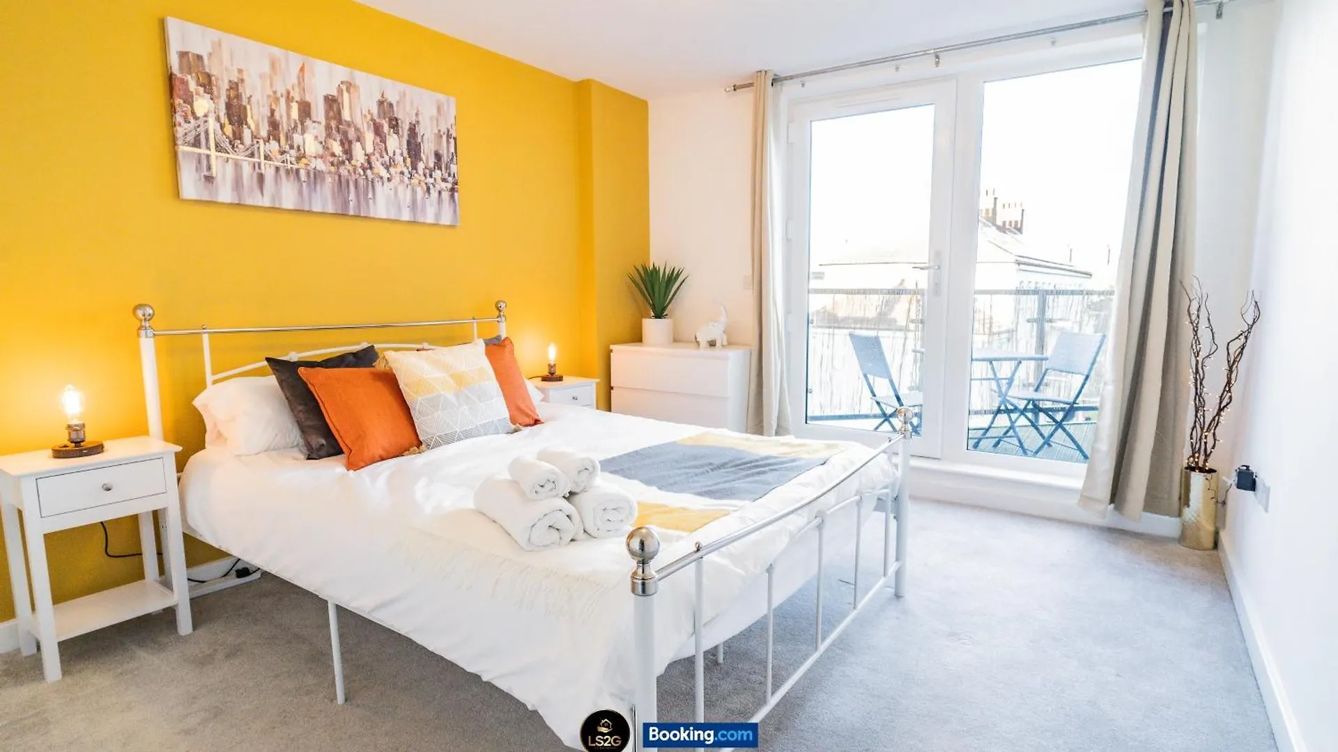 Spacious 2 Bedroom Apt By Ls2G Short Lets & Serviced Accommodation Greater London With Free Wifi