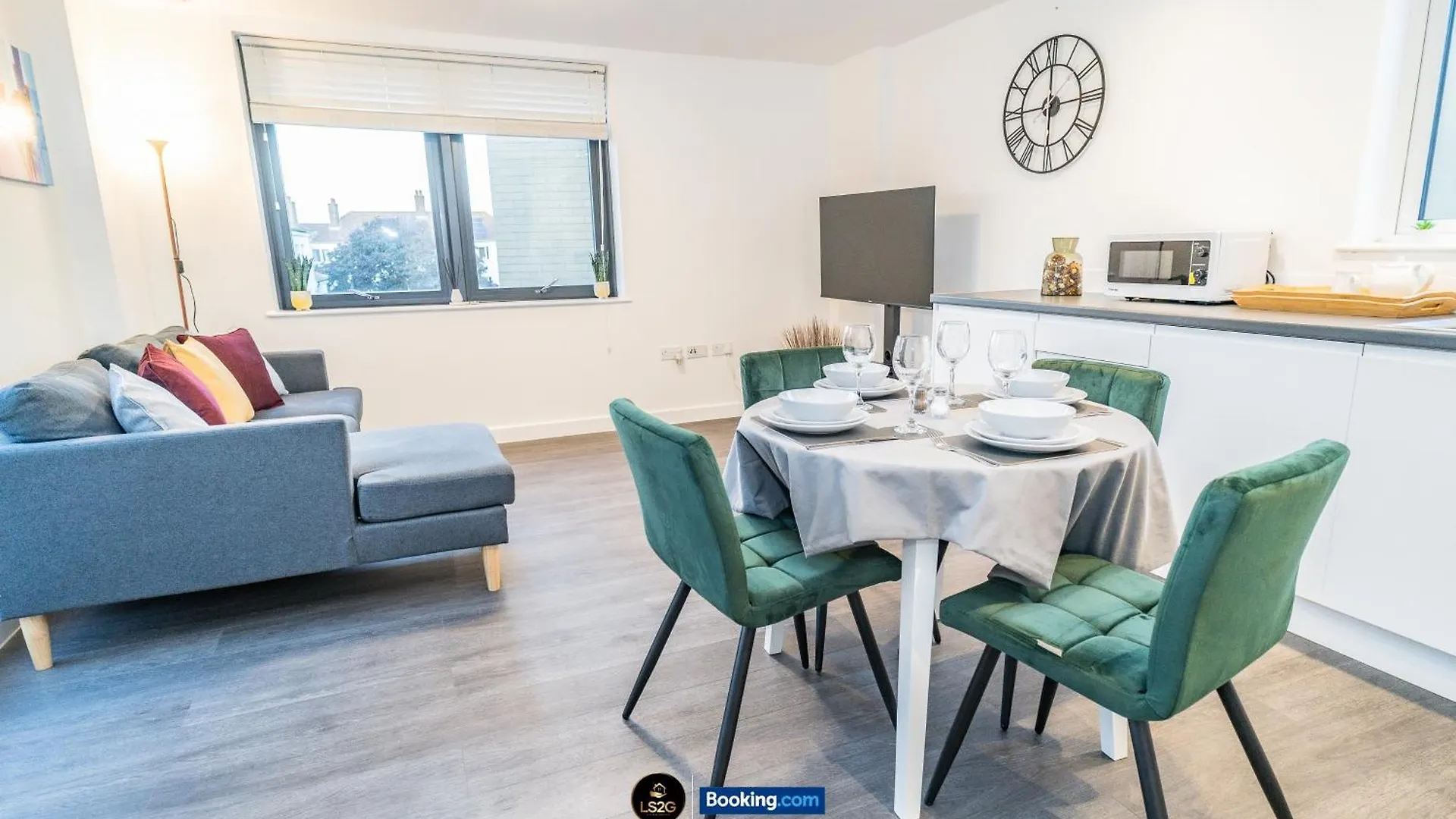 Spacious 2 Bedroom Apt By Ls2G Short Lets & Serviced Accommodation Greater London With Free Wifi