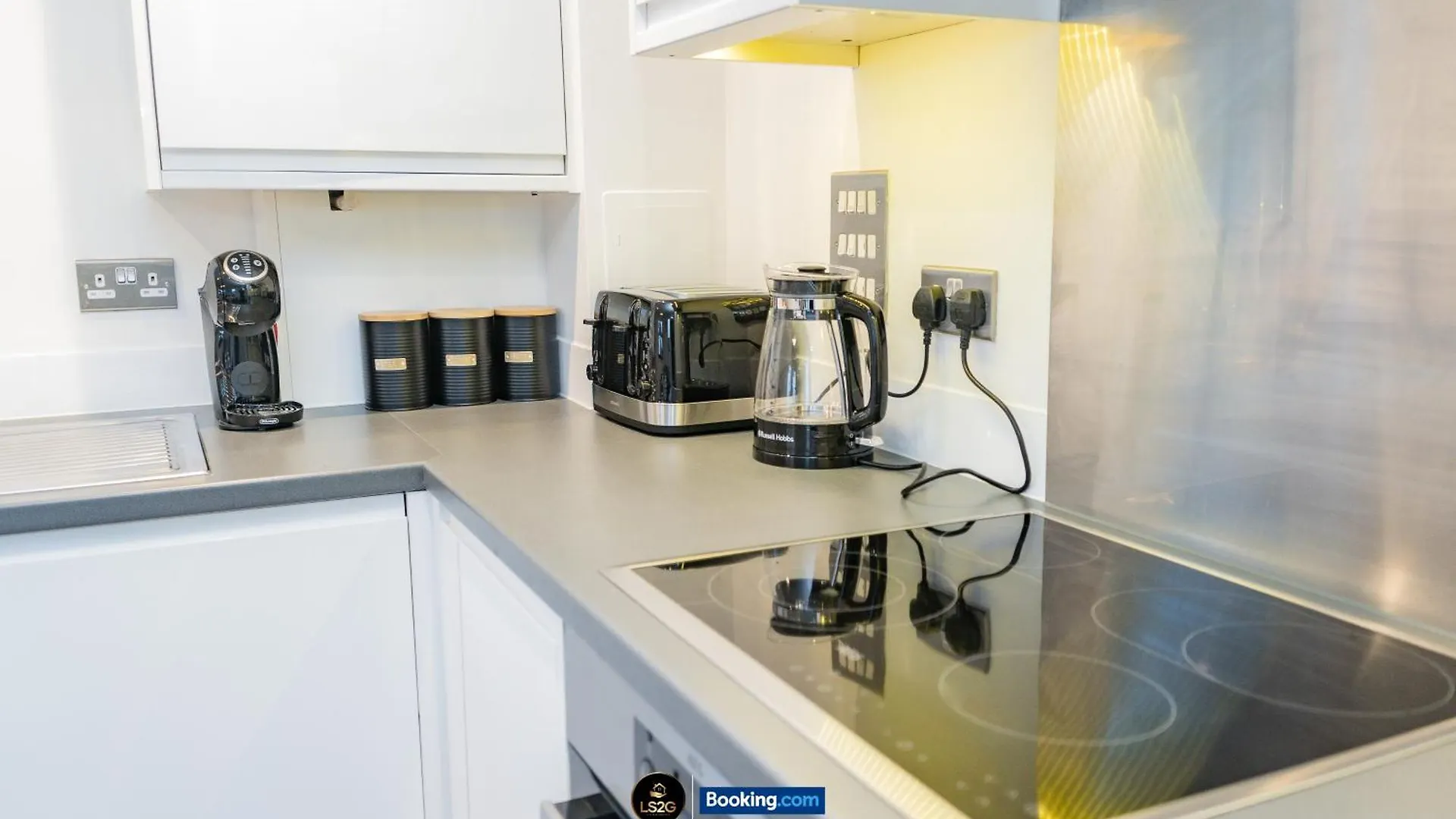 Spacious 2 Bedroom Apt By Ls2G Short Lets & Serviced Accommodation Greater London With Free Wifi Apartment